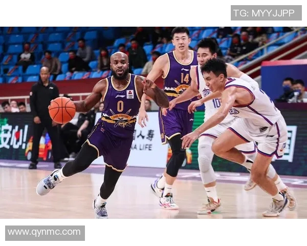 罗伯特-高登在CBA比赛中狂砍30分！率队取得关键胜利！